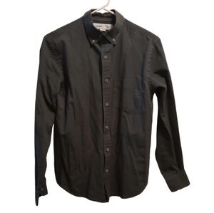 SLIM-FIT LONG-SLEEVE PERFORMANCE SHIRT FOR MEN. SIZE SMALL